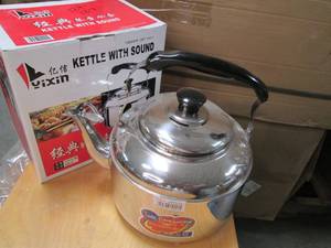 lot 228 image: 4L Capacity Stainless Steel Whistli...