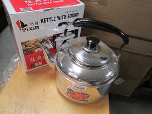 lot 233 image: 4L Capacity Stainless Steel Whistli...