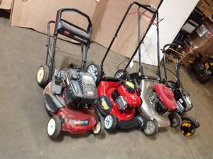 Lot of assorted Lawmowers for parts or repair see pictures