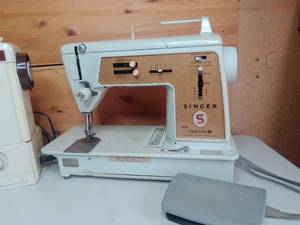 lot 94A image: Vintage 1966 Singer Zig Zag Touch and Go Sewing Machine