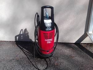 lot 4 image: Husky 1750psi Power Washer (works)