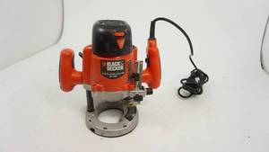 lot 5 image: Black & Decker EVS Plunge Router RP400K  2hp