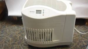 lot 21 image: Kenmore Quiet Comfort Humidifier