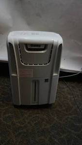 lot 22 image: Danby Mini Humidifier