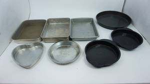lot 100 image: Miscellaneous Metal Cake Pans