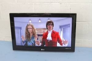 lot 63 image: LG Electronics 32 Commercial-Grade Widescreen HD LCD TV  Television  Display with HDMI Input