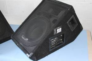 lot 7 image: Pair of Community Two-Way Full Range Professional Audio Stage Monitors  Loudspeakers with 90x40 Degree HF Horns