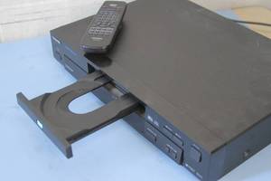 lot 39 image: Toshiba SD-2109U DVD  CD Player with Remote Control