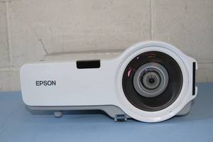 lot 59 image: Epson PowerLite 410W Widescreen Short-Throw Multimedia Projector