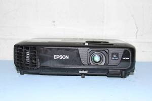 lot 89 image: Epson EX5250 Pro Video XGA 3LCD Portable 3600 Lumen Projector  Projection System