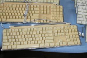 lot 94 image: Lot of 11 Full Size Genuine Apple Computer Keyboards - Pro & Standard Keyboards