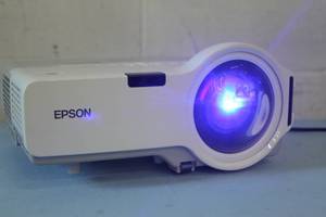 lot 112 image: Epson PowerLite 410W Widescreen Short-Throw Multimedia Projector