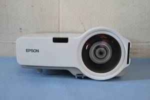 lot 105 image: Epson PowerLite 410W Widescreen Short-Throw Multimedia Projector