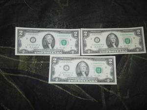 lot 29 image: Lot of 3 - US $2.00 Bills  paper money