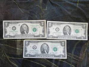 lot 31 image: Lot of 3 - US $2.00 Bills  paper money