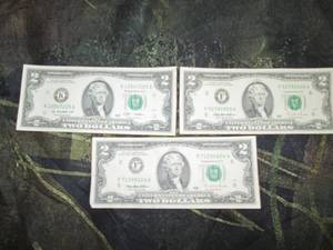 lot 32 image: Lot of 3 - US $2.00 Bills  paper money