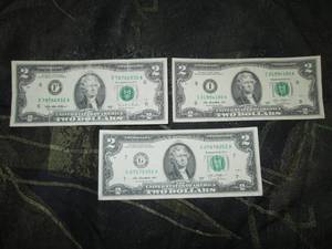 lot 33 image: Lot of 3 - US $2.00 Bills  paper money
