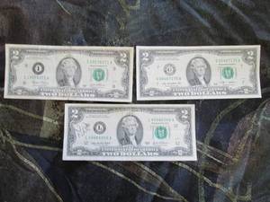 lot 34 image: Lot of 3 - US $2.00 Bills  paper money