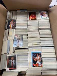 lot 62 image: Huge Lot of 4000 Vintage Basketball Cards