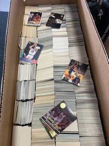 lot 75 image: Huge Lot of 4000 Vintage Basketball Cards