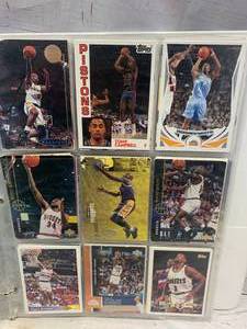 lot 81 image: Album Full of Vintage Baseball Cards