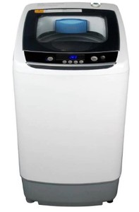 lot 209 image: Black and Decker 17.69 in. W 0.9 cu. ft. White Portable Top Load Washing Machine BPWM09W