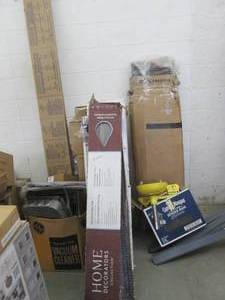 Lot of Assorted Unclaimed Items (ar...