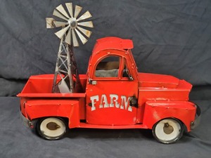lot 10 image: New Recycled Metal Garden Art Farm Truck Hauling A Windmill