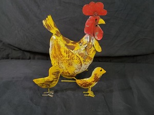 lot 49 image: New 3 Piece Set of Recycled Metal Garden Art Hen and 2 Chicks