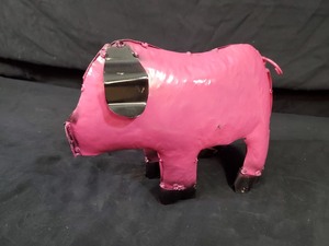 lot 59 image: New Recycled Metal Garden Art Pig