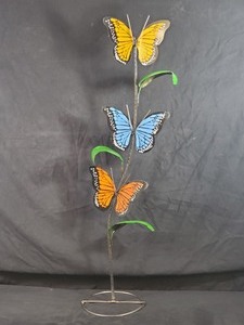 lot 32 image: New Large Recycled Metal Garden Art Butterflies