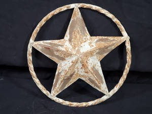 lot 39 image: New Recycled Metal Garden Art Star