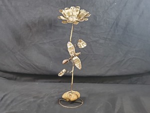 lot 65 image: New Recycled Metal Garden Art Flowers and Hummingbird
