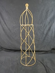 lot 21 image: New Metal Vine Trellis  Garden Decor Medium