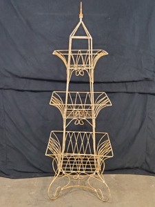 lot 2 image: New Recycled Metal Garden 3 Tier Trellis Planter