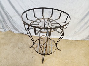 lot 8 image: New Recycled Metal Large Plant Stand  Garden Decoration