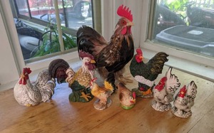 lot 33 image: Chicken Decor  Salt & Pepper Shakers
