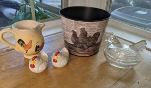 lot 34 image: Chicken Decor and Kitchenware