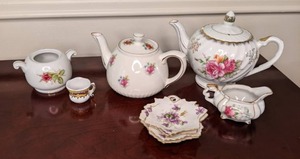 lot 38 image: Vintage Floral Tea Set