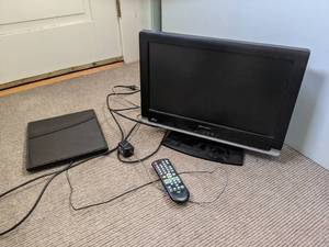 lot 59 image: Emerson LD195EMX 19 LCD TV with DVD Player