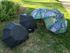 lot 173 image: (4) Umbrellas Plain and Patterned
