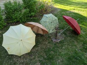lot 174 image: Ornate Umbrella Stand and (4) Umbrellas