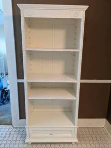 lot 10 image: Simply Shabby Chic Bookcase with Drawer