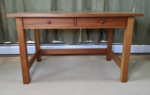 lot 13 image: Vermont Furniture Designs Library Desk & Metal Chair