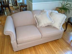 lot 18 image: Beige Loveseat with Throw Pillows