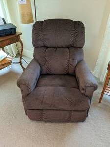 lot 23 image: Padded La-Z-Boy Recliner