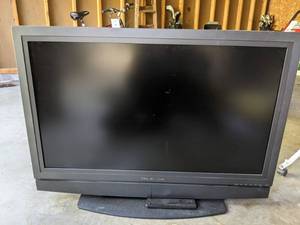 lot 26 image: 42 Olevia 1080i LCD HDTV with Remote