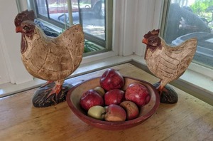 lot 31 image: Rustic Kitchen Decor Roosters, Bowl w Fruit
