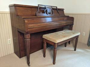 lot 7 image: Vintage Marantz Upright Console Piano with Bench