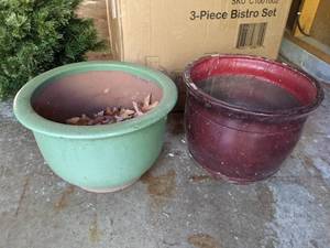 lot 169 image: (2) Large Outdoor Planters